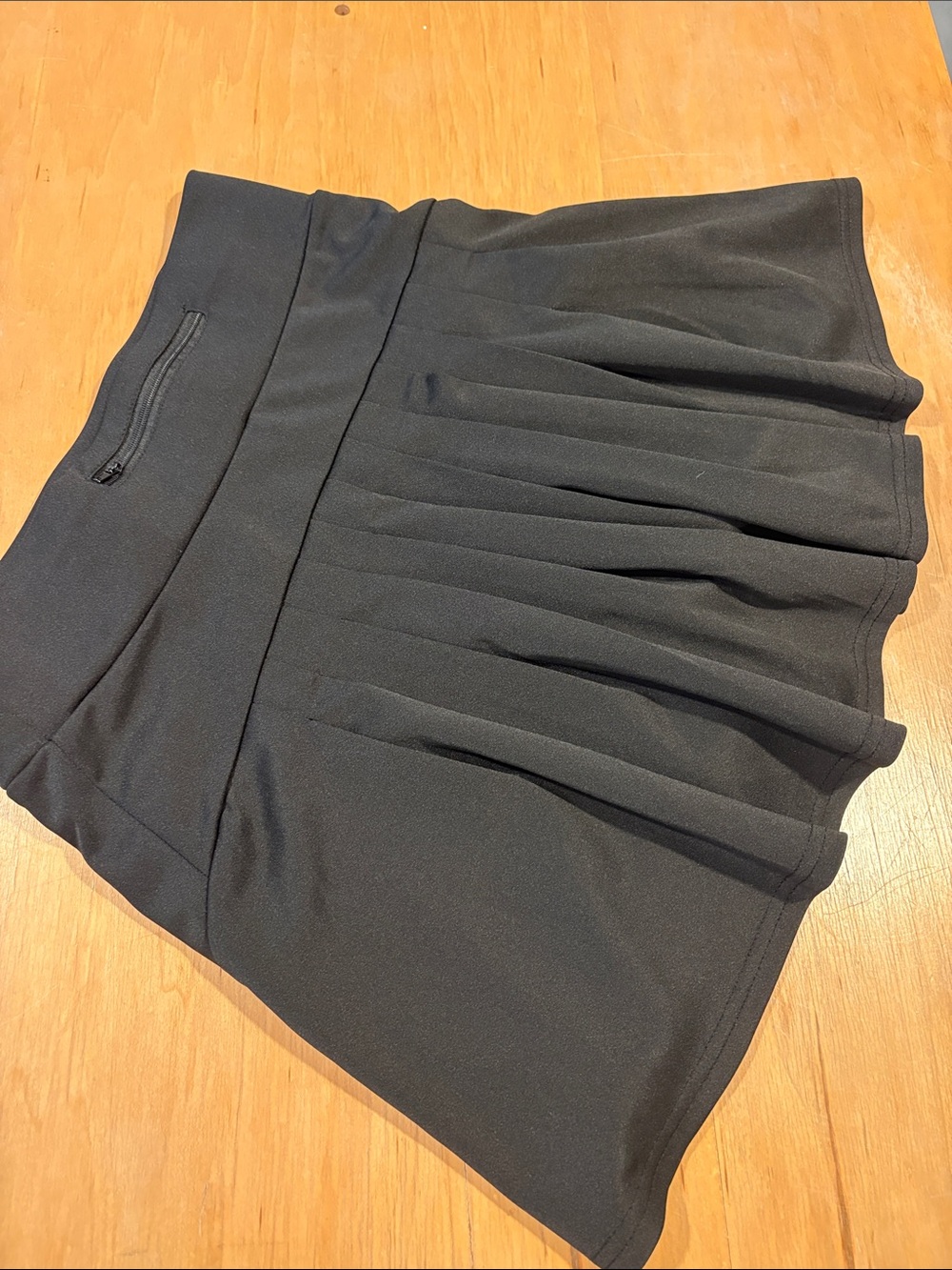werena ~ Women’s Black Pleated Mini Skirt / Skorts
